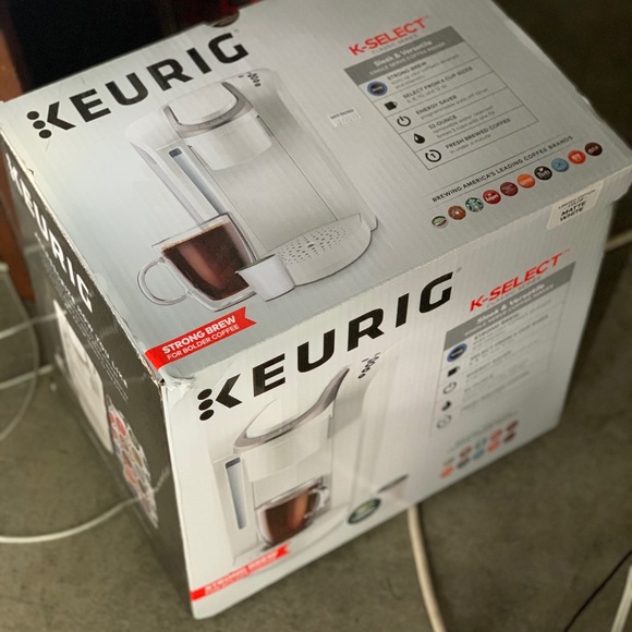 Keurig Coffee Maker - Older Model Works PERFECTLY - Picture 10 of 14